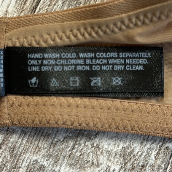 Natori Tan Bra - Picture 10 of 10